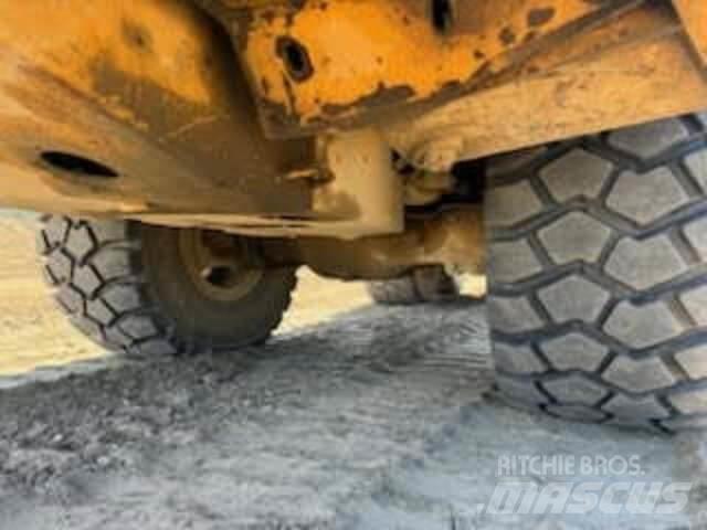 CAT 725 Knik dumptrucks