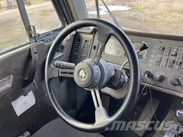 CAT 775D Knik dumptrucks