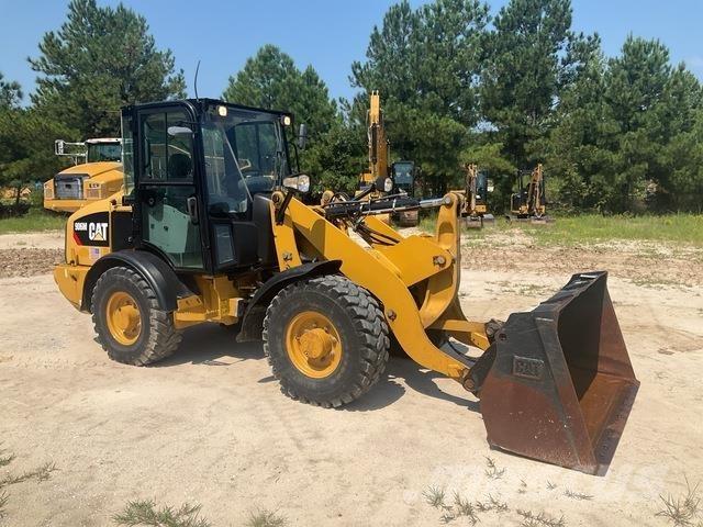 CAT 906M Wielladers