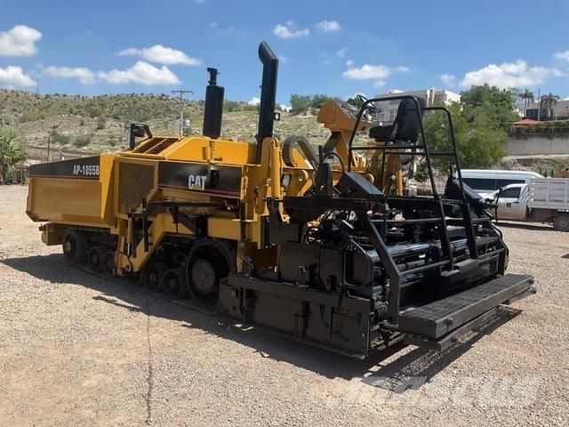 CAT AP-1055B Asfaltafwerkmachines