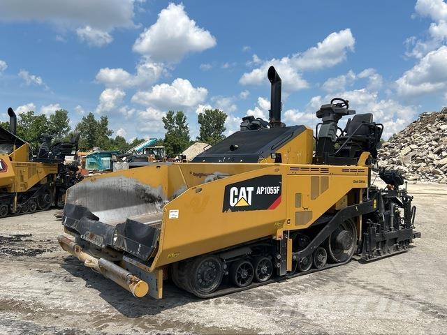 CAT AP1055F Asfaltafwerkmachines