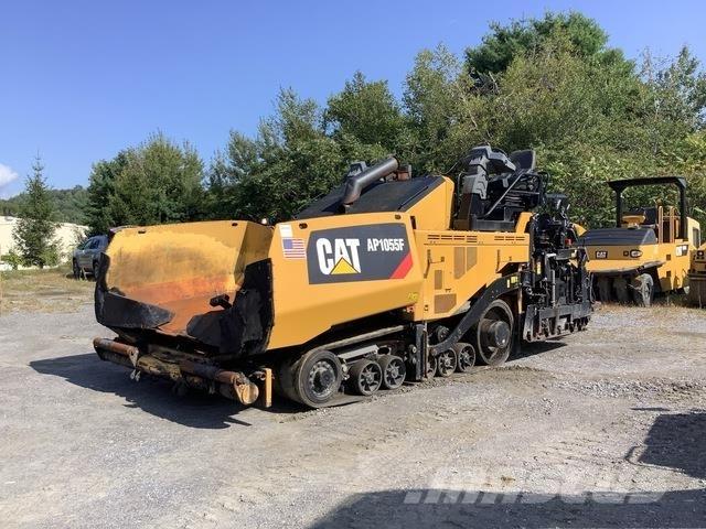 CAT AP1055F Asfaltafwerkmachines