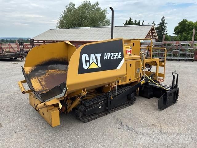 CAT AP255E Asfaltafwerkmachines