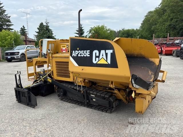 CAT AP255E Asfaltafwerkmachines