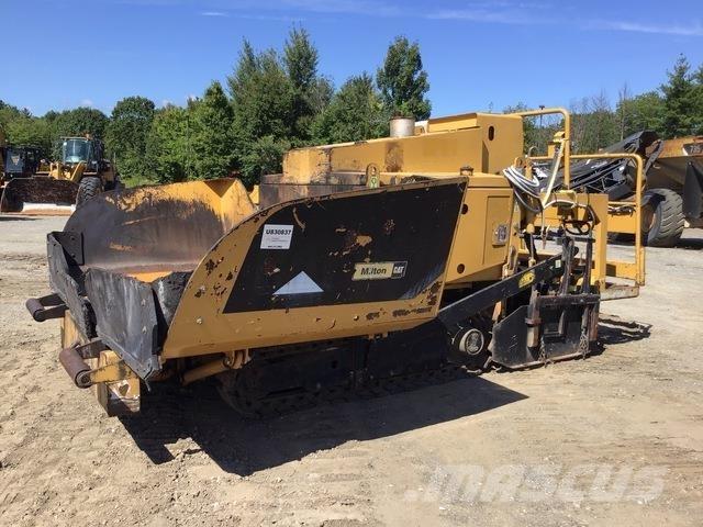 CAT AP255E Asfaltafwerkmachines