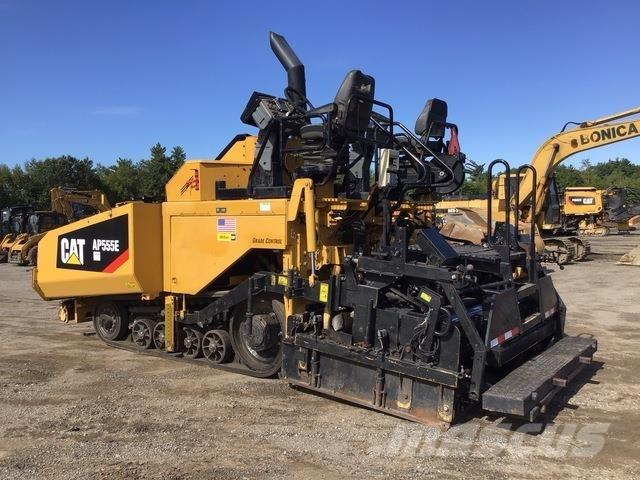 CAT AP555E Asfaltafwerkmachines