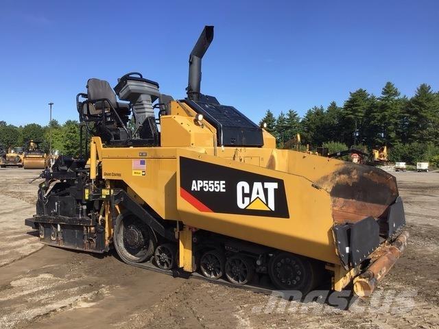 CAT AP555E Asfaltafwerkmachines
