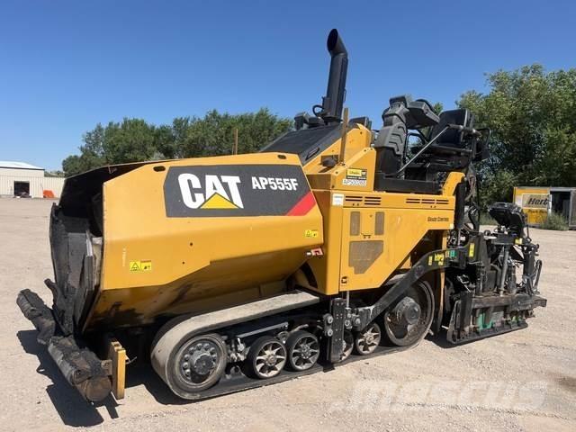 CAT AP555F Asfaltafwerkmachines