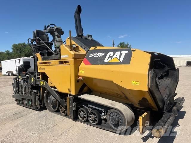 CAT AP555F Asfaltafwerkmachines