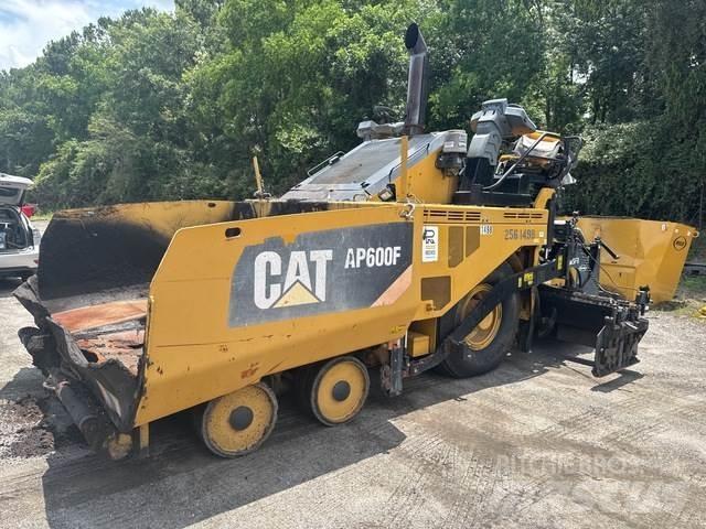 CAT AP600F Asfaltafwerkmachines