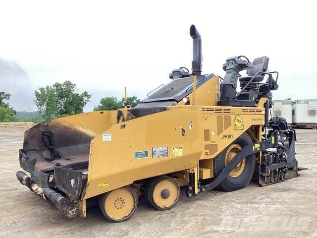 CAT AP600F Asfaltafwerkmachines
