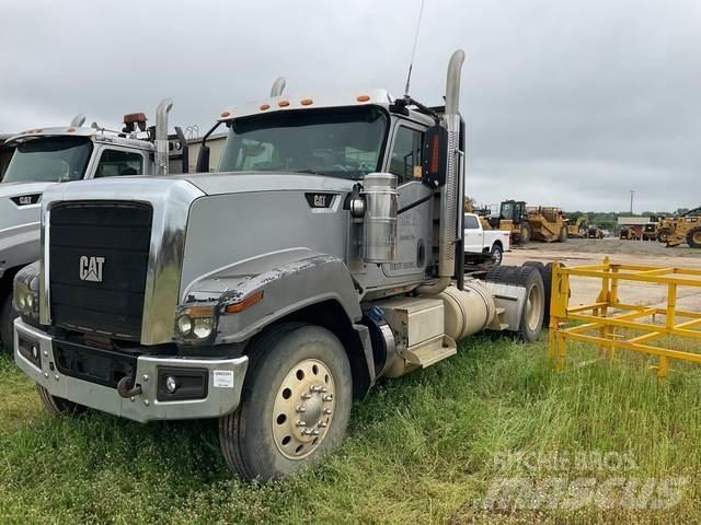 CAT CT680 Trekkers