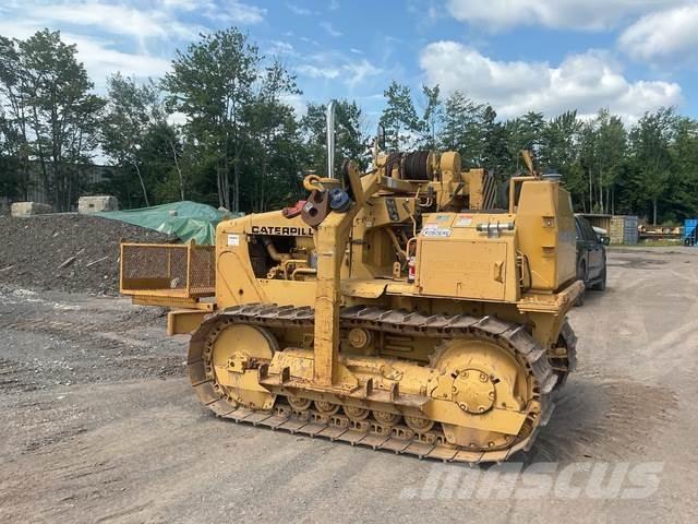 CAT D4E 20 Pijpenleggers
