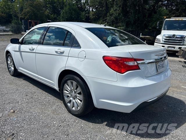 Chrysler 200 Auto's