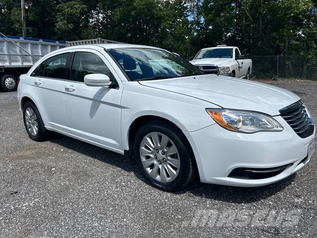Chrysler 200 Auto's