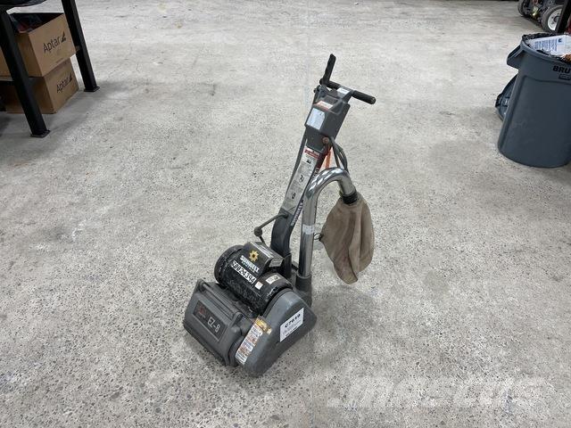 Clarke EZ-8 Bouw - Overige