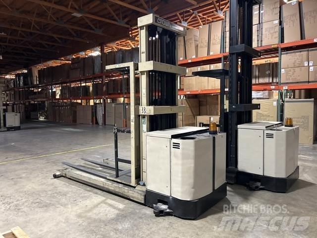 Crown 15SP48TT Orderpicker voor middelhoog niveau