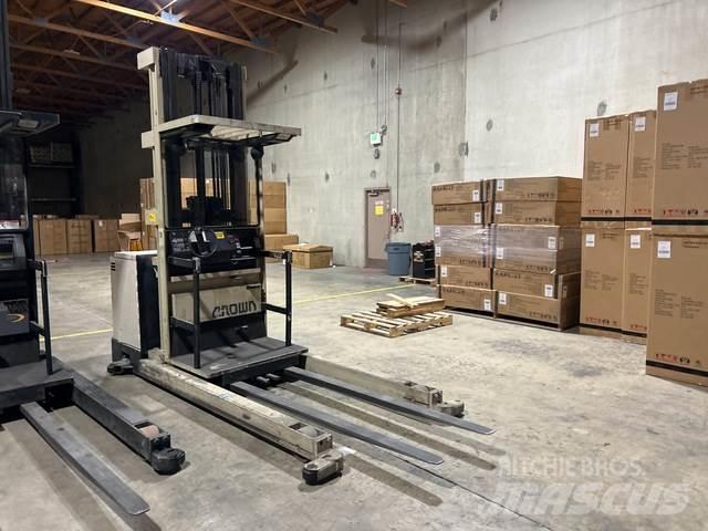 Crown 15SP48TT Orderpicker voor middelhoog niveau