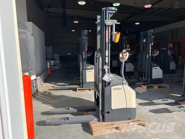 Crown ES 4000 Zelfrijdende stapelaars