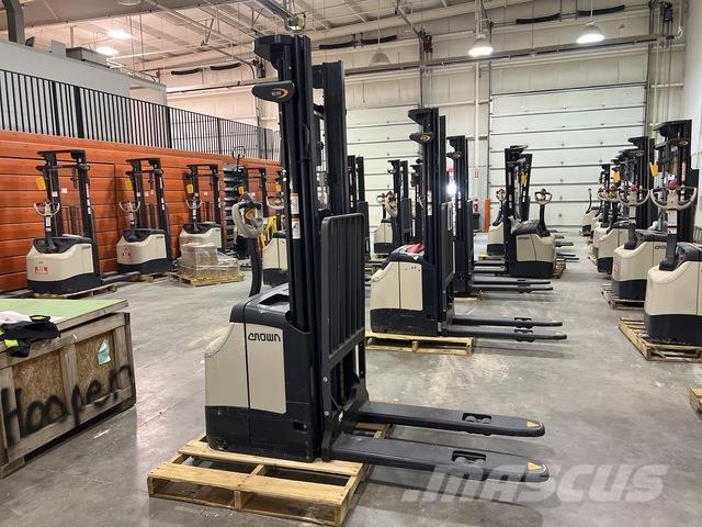 Crown ES 4000 Zelfrijdende stapelaars