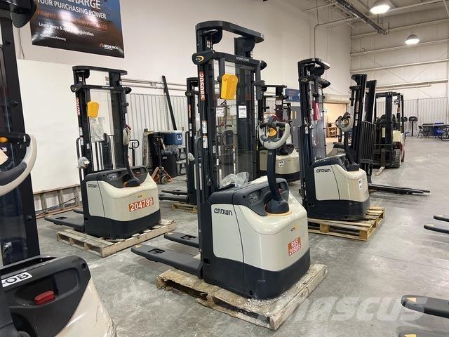 Crown ES 4000 Zelfrijdende stapelaars