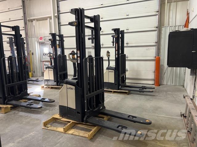 Crown ES 4000 Zelfrijdende stapelaars