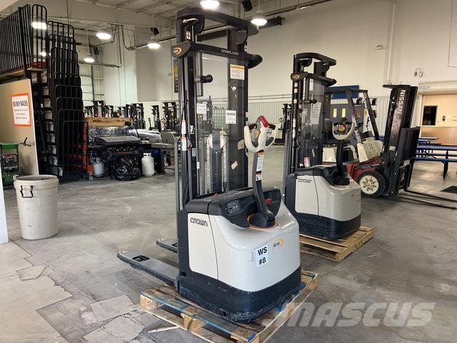 Crown ES 4000 Zelfrijdende stapelaars