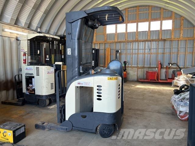 Crown RR5000 Reachtruck voor hoog niveau