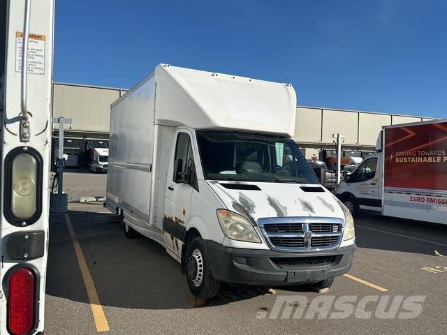 Dodge 3500 Bakwagens met gesloten opbouw