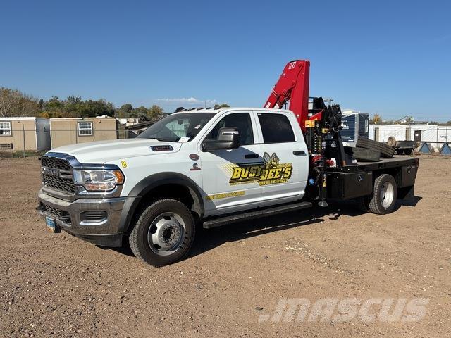 Dodge 5500 Vlakke laadvloer met kraan