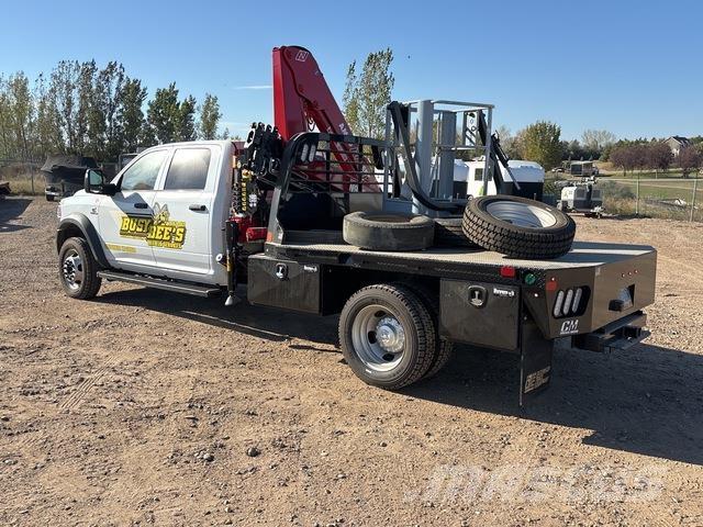 Dodge 5500 Vlakke laadvloer met kraan
