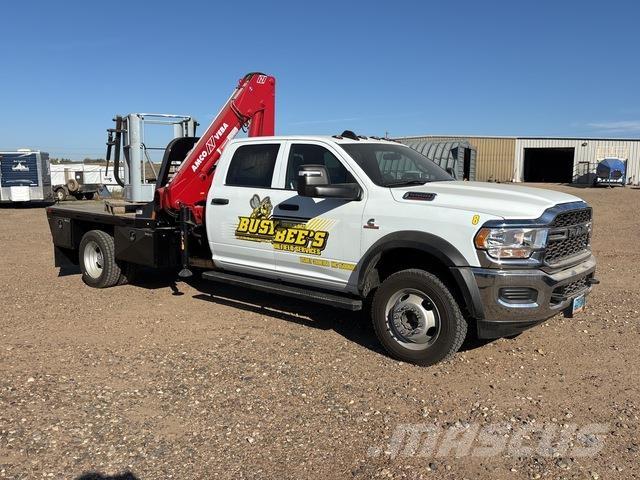 Dodge 5500 Vlakke laadvloer met kraan