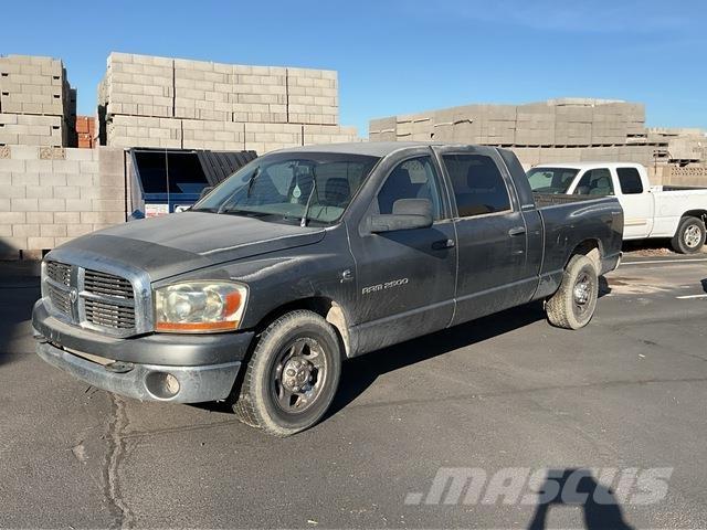 Dodge Ram 2500 Bestelwagens met open laadbak