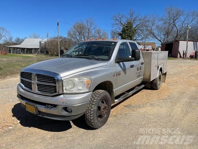 Dodge Ram 3500 Bestelwagens met open laadbak