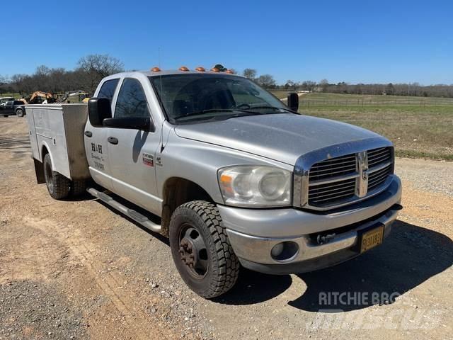 Dodge Ram 3500 Bestelwagens met open laadbak