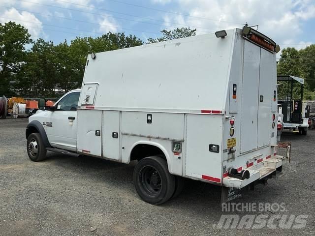 Dodge Ram 5500 Bestelwagens met open laadbak
