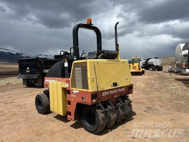 Dynapac CP142 Bandenwalsen