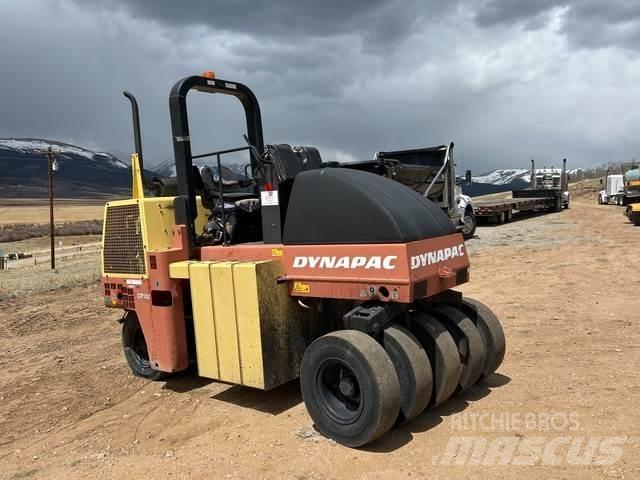 Dynapac CP142 Bandenwalsen