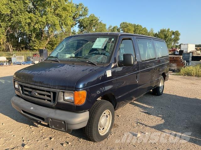 Ford E-150 XL Auto's