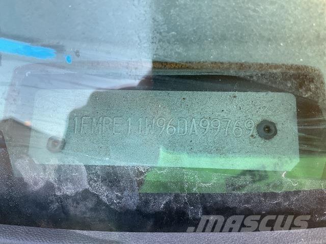 Ford E-150 XL Auto's