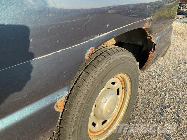 Ford E-150 XL Auto's