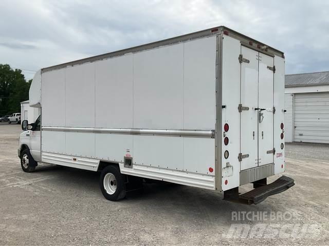 Ford E-350 Gesloten opbouw