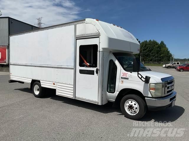 Ford E-350 Gesloten opbouw
