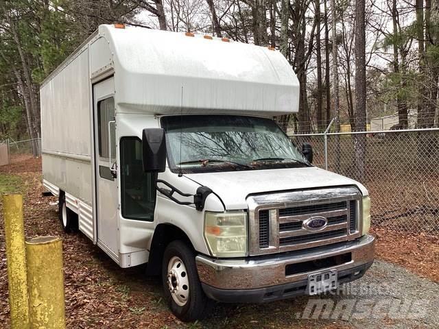 Ford E-350 Gesloten opbouw