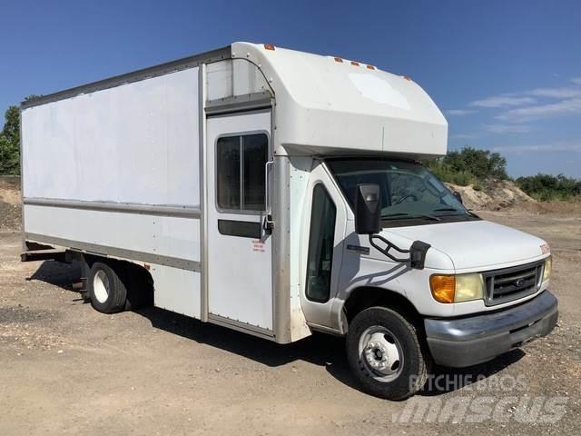 Ford E-350 Gesloten opbouw