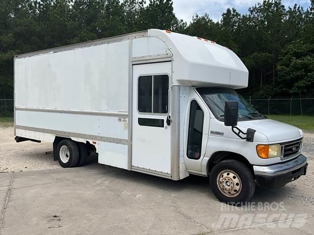 Ford E-350 Gesloten opbouw
