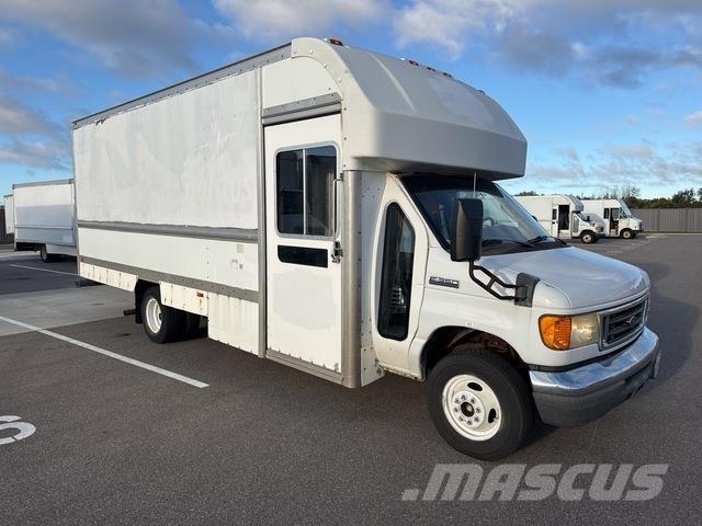 Ford E-350 Bakwagens met gesloten opbouw