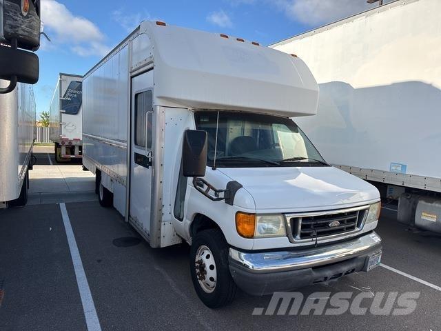Ford E-350 Gesloten opbouw