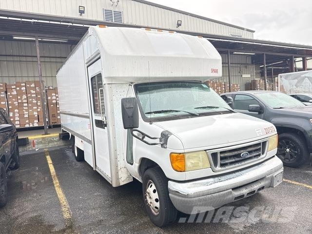 Ford E-350 Gesloten opbouw