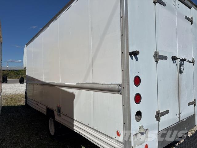 Ford E-350 Gesloten opbouw